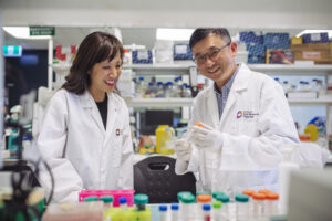 Image of Jennifer Fan Gaskin and Guei-Sheung Liu in the lab